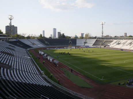 (FOTO) Drama u Humskoj: Nepoznati počinioci upali tokom noći na stadion i "uništili" teren pred derbi sa Zvezdom