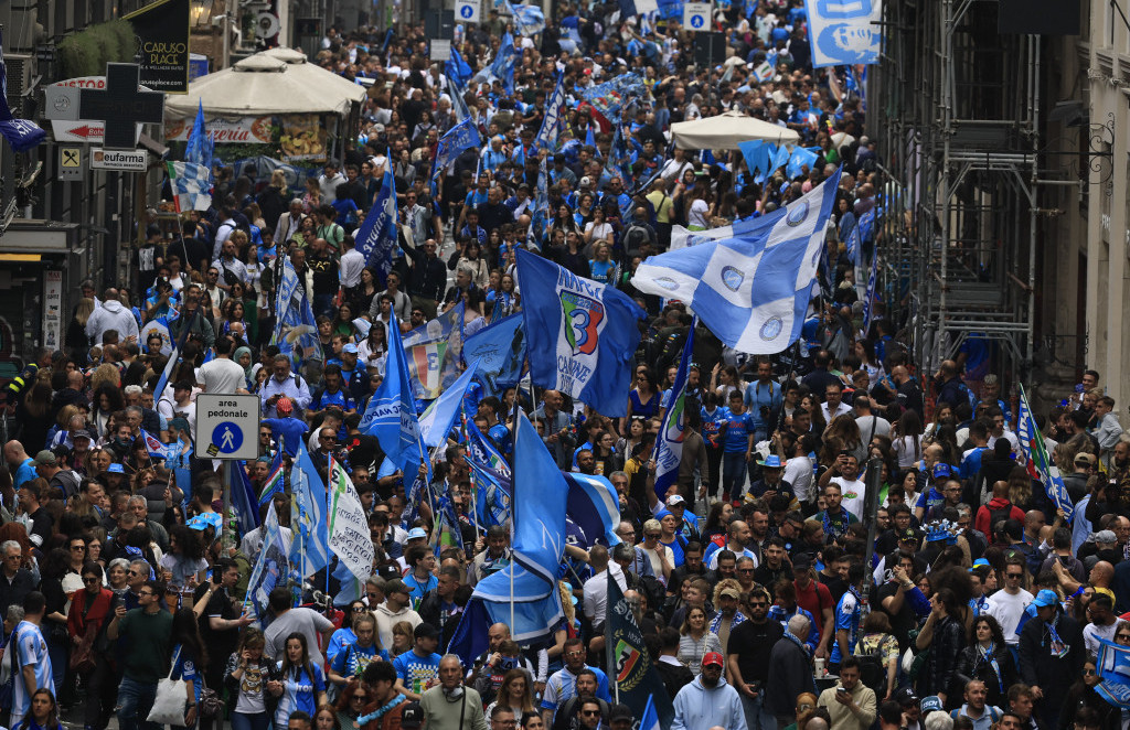 Napolitanci spremaju veliko slavlje: Na stadionu "Dijego Armando Maradona" će biti postavljeno 10 ekrana za praćenje meča u Udinama