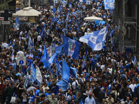 Napolitanci spremaju veliko slavlje: Na stadionu "Dijego Armando Maradona" će biti postavljeno 10 ekrana za praćenje meča u Udinama