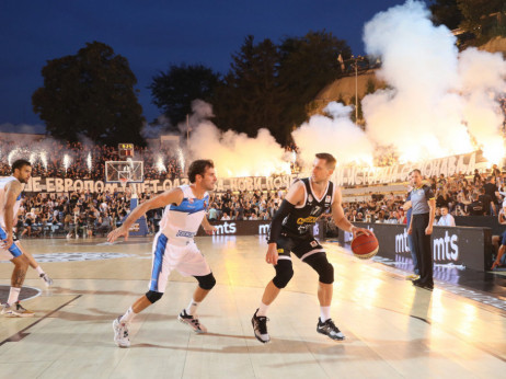 Partizan otišao na turnir u Atini: U avionu nije bilo povređenog Ponitke