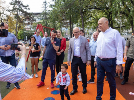 Otvoren rekonstruisani park u Bloku 21 na Novom Beogradu: Miloš Vučević najavio još ovakvih akcija