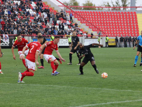 (KRAJ) Napredak - Partizan 0:2: Crno-beli novi lider Mozzart bet Superlige