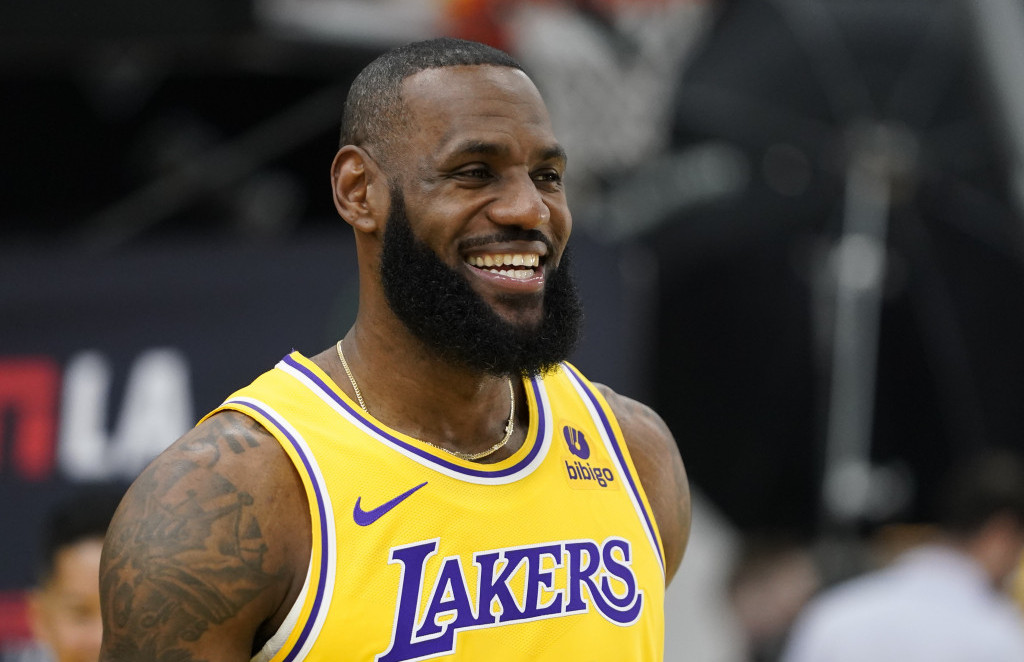 Lebron se možda odrekne 49 miliona evra: Još nije odlučio da li će nastaviti da igra