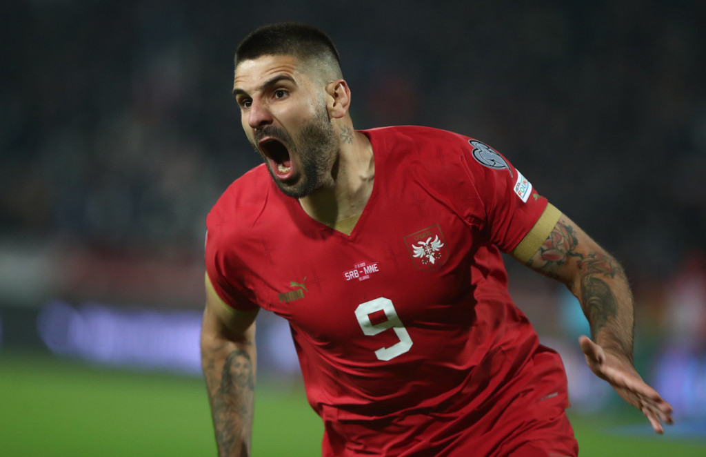 (KRAJ) Srbija - Crna Gora 3:1: Mitrović i Tadić vinuli "orlovi" da polete ka EURO