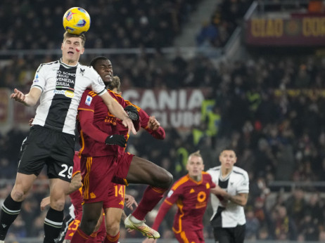 Roma opet pobeđuje, Udineze ispraćen sa tri "komada": Samardžić igrao do sredine drugog poluvremena