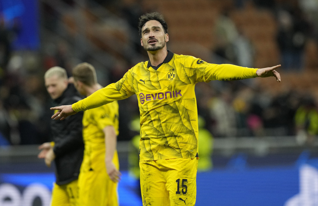 Mats Humels, sada već bivši igrač Borusije Dortmund, bi mogao da pojača Komo.