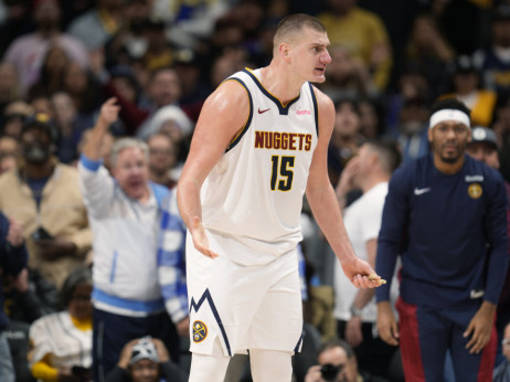 Jokić se probudio na kraju, Hjuston naneo prvi poraz šampionu u Denveru