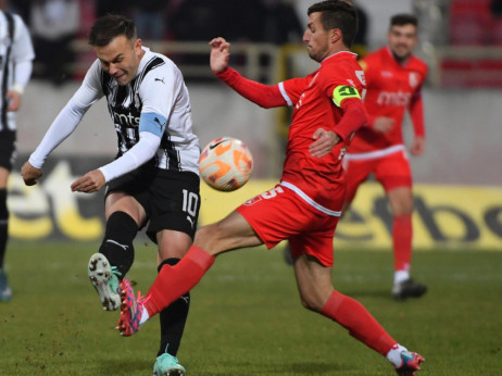 (KRAJ) Radnički Niš - Partizan 2:1: David oborio Golijata, crno-beli ponovo proklizali u Nišu