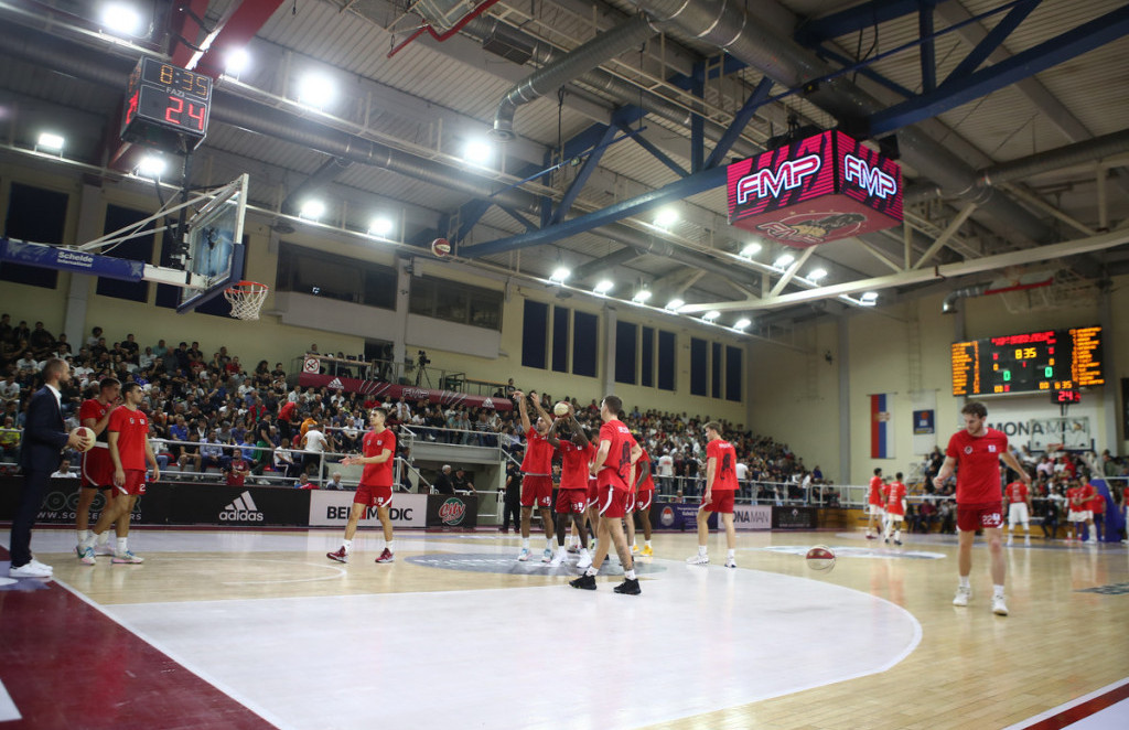 Košarkaši FMP-a na meču protiv Crvene zvezde