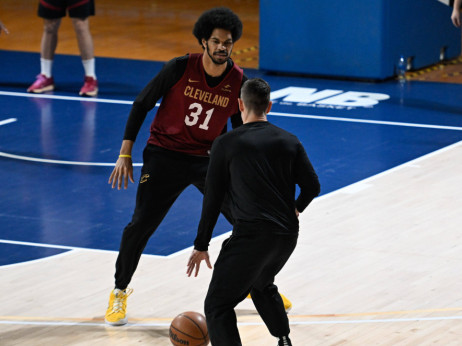 Asovi Klivlenda Markus Štrus i Džeret Alen EKSKLUZIVNO za TV Arena sport pred NBA utakmicu u Parizu