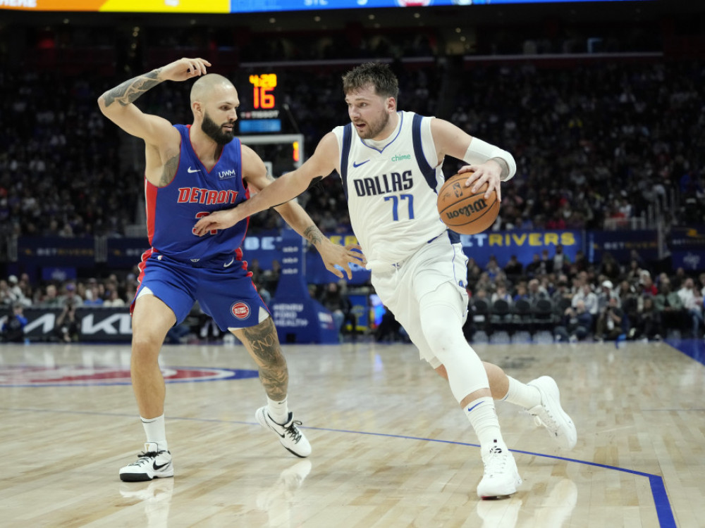 Luka Dončić i Evan Furnije u duelu