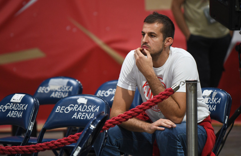 Nemanja Bjelica posmatra meč Evrolige između Crvene zvezde i Asvela