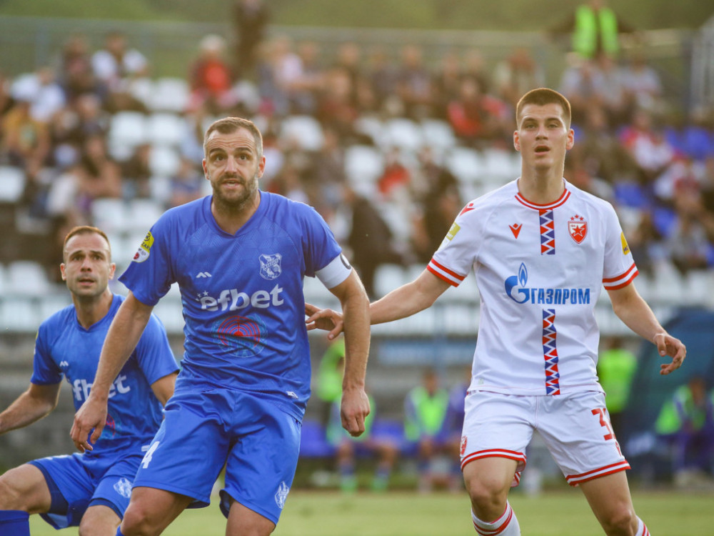 Fudbaleri Crvene zvezde i Mladosti na prošlosezonskom okršaju