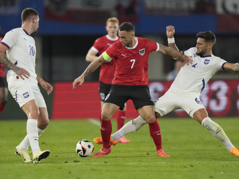 Marko Arnautović i Nemanja Gudelj, vodili su veliku borbu u Beču