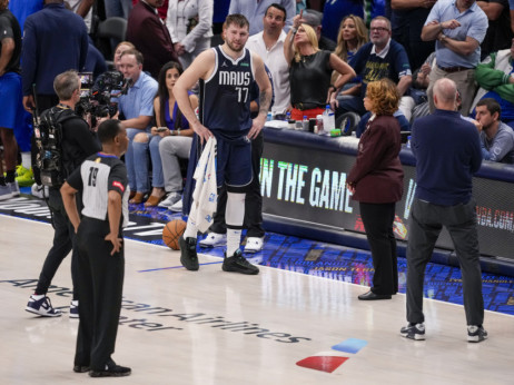 Luka Dončić nezadovoljan suđenjem: Zar da na ovakav način dobijem šest faulova u finalu?