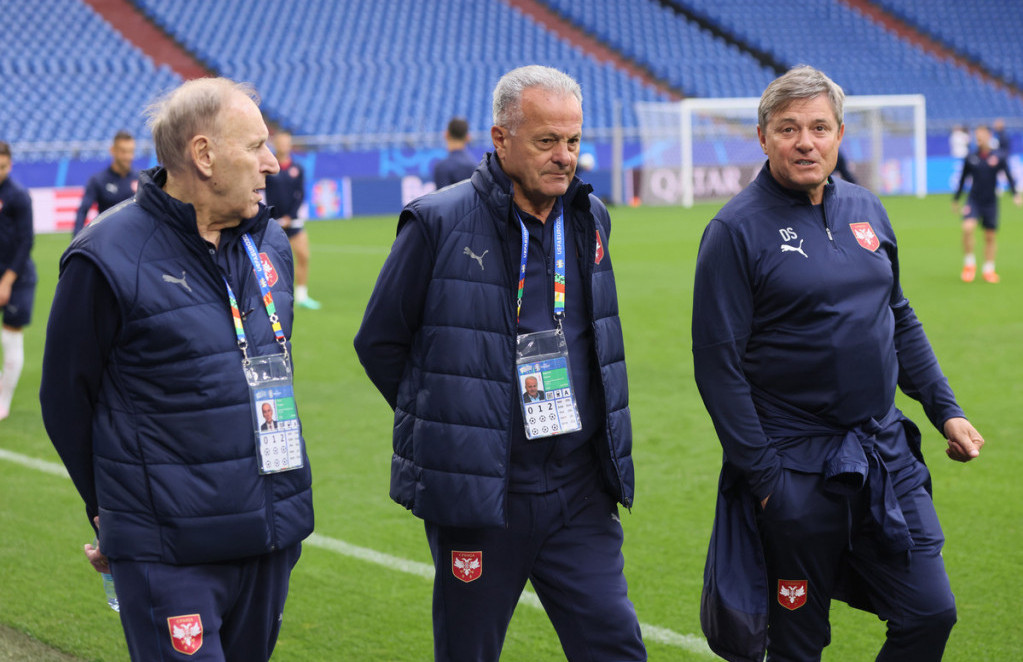 Dragan Džajić u šetnji sa Nenadom Bjekovićem i Draganom Stojkovićem