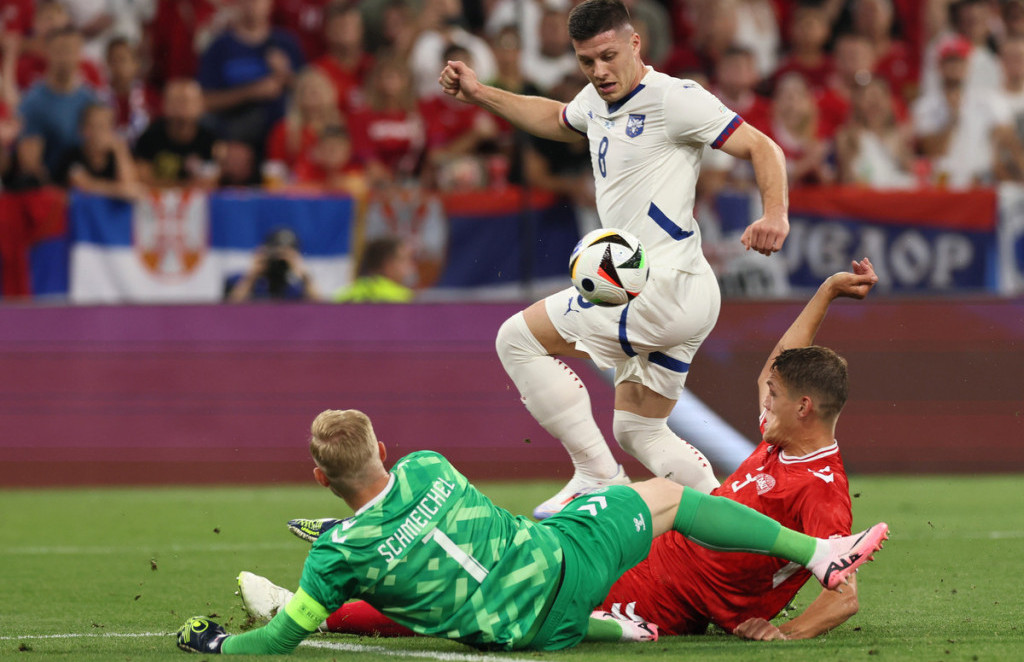 Luka Jović je prebacio Šmajhela, ali gol je bio poništen zbog ofsajda