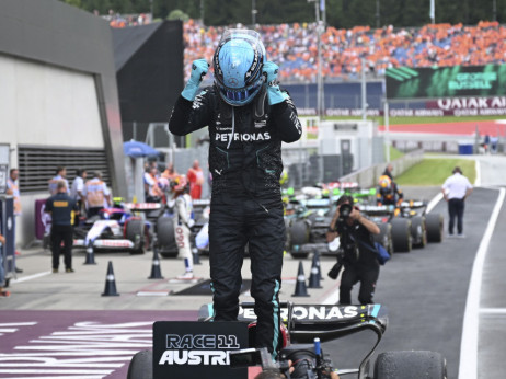 Raselu pol pozicija u Silverstonu, drugi kreće Hamilton