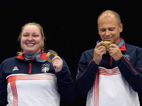 Arunovićeva i Mikec nose zastavu Srbije na zatvaranju Olimpijskih medalja