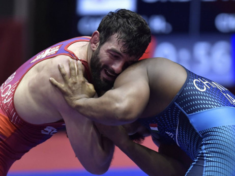 Cabolov ostao bez medalje: Srpski rvač poražen u borbi za bronzu, Amerikanac napravio cirkus sa sudijama i na kraju slavio