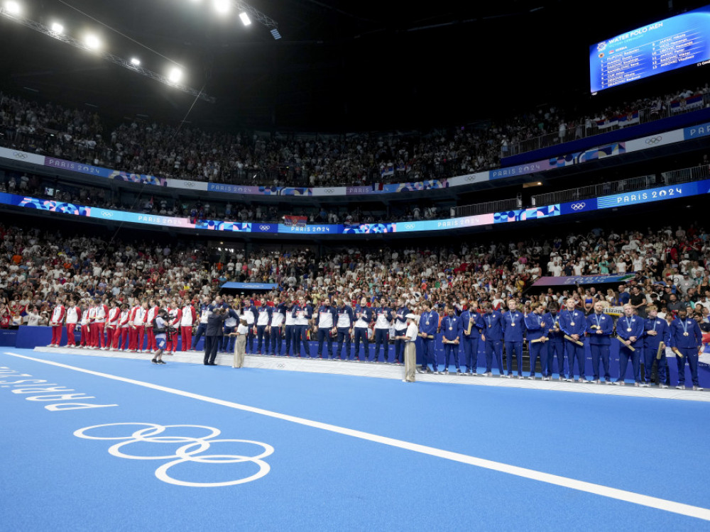 Košarkaši Srbije primaju medalje u Parizu