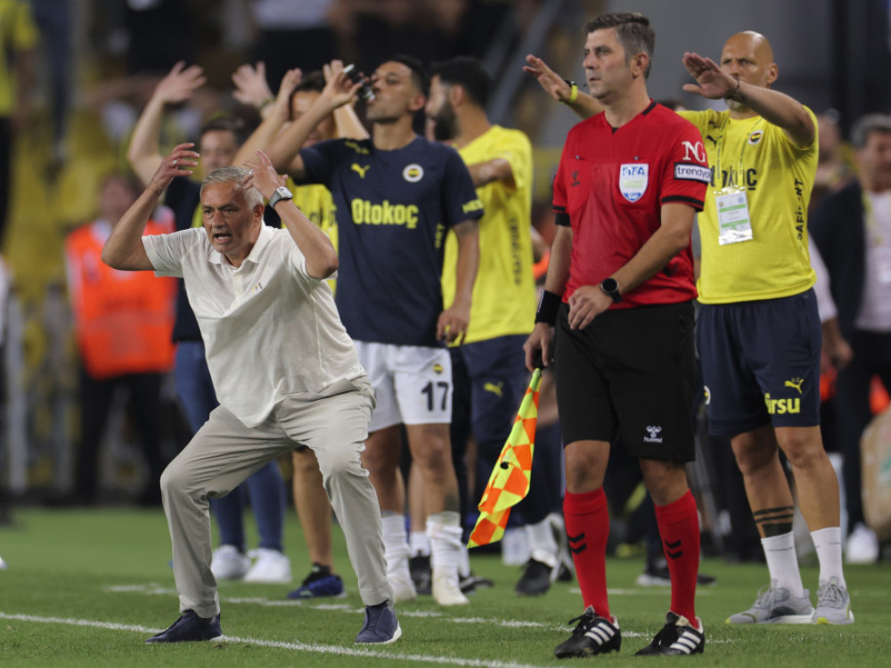 Žoze Murinjo, trener Fenerbahčea, u meču sa Lilom, koji ih je ostavio bez plej-oga za Ligu šampiona