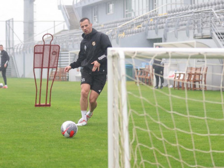 Vukašin Jovanović, defanzivac Čukaričkog za Arena sport: Smeta mi što u 2025. još pričamo o toploj vodi i terenima. Ova ekipa može u top tri Superlige