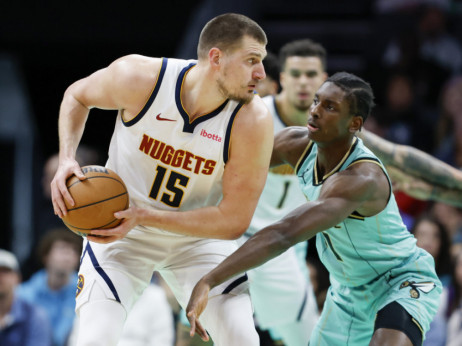 Denver bio na rubu poraza, a onda je Nikola Jokić pokazao zašto je najbolji na svetu: Nagetsi slavili protiv Šarlota, Micić se povredio