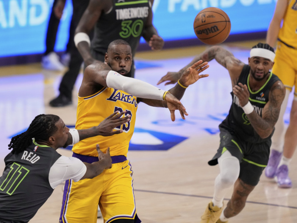 Lebron Džejms, košarkaš LA Lejkersa, na meču sa Minesotom