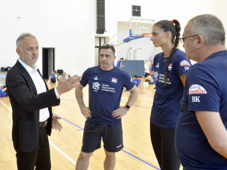 Ministar Gajić posetio odbojkašice Srbije koje se pripremaju za Ligu nacija