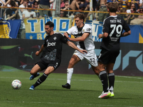 Nezaustavljivi Komo nastavlja da se penje na tabeli Serije A: Parma nova žrtva "jezeraša"
