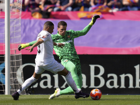 (UŽIVO, VIDEO) Barselona - Real 0:1: Mbape iz penala utišao Monžuik