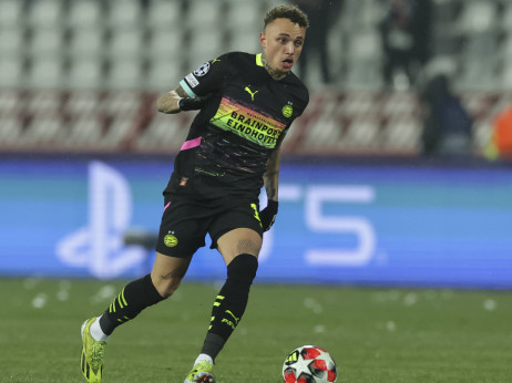 Fejenord vodio 2:0, PSV slavio u nadoknadi 3:2 i ostao u trci za titulu