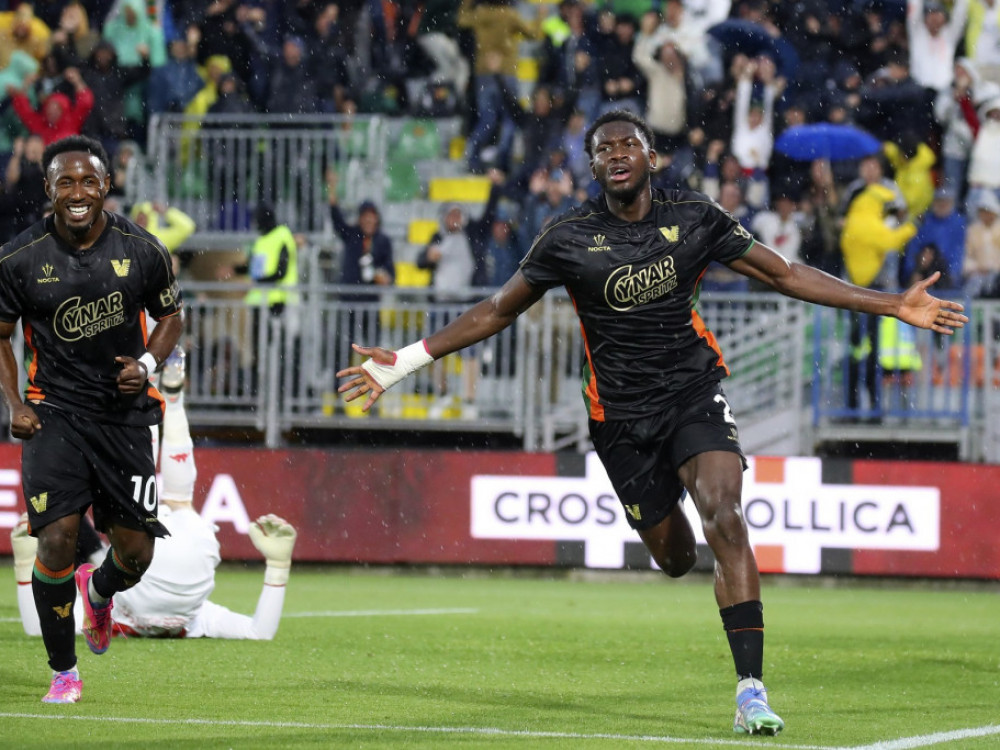 Fali Kande slavi prvi gol na meču Venecija - Fjorentina