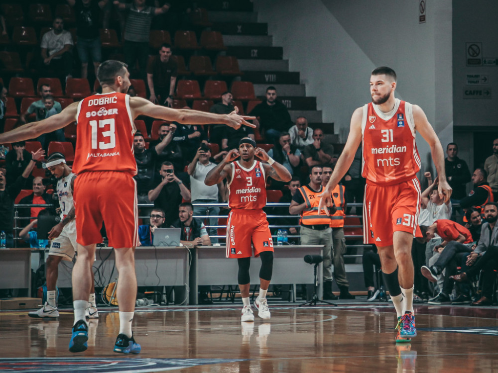 Rokas Giedraitis u društvo saigrača iz Crvene zvezde