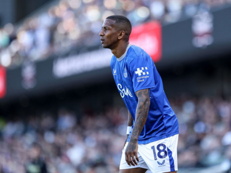 Fudbaler Ešli Jang i golmani Asmir Begović i Žoao Viržinija napuštaju Everton u junu