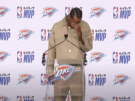 (VIDEO) Suza suzu stiže... Šej se rasplakao tokom dodele MVP nagrade