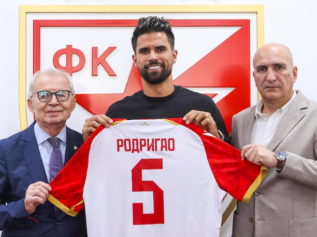 Crvena zvezda predstavila novo pojačanje: Brazilac potpisao ugovor na dve sezone