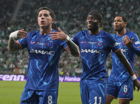 Čelsi sada ima sve trofeje: Betis vodio pa nestao, trofej UEFA Lige konferencije u Londonu