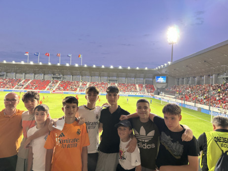 Specijalna nagrada za osvajače Arenine Lige šampiona: Učenici OŠ "Kralj Aleksandar I" uživo gledali meč Srbija - Andora u Leskovcu