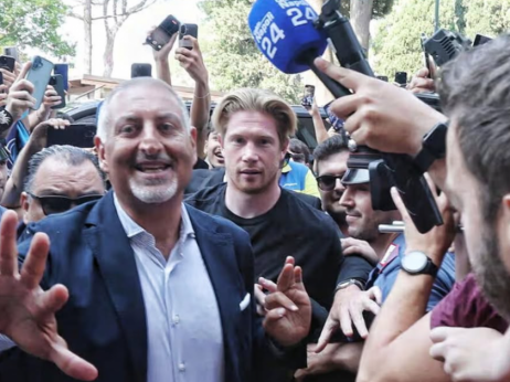 (VIDEO) Biće De Brujne "Bog" u Napoliju: Kakav doček za Belgijanca u Italiji!