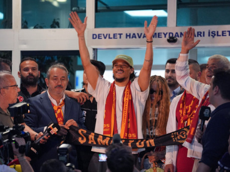 Ludilo u Istanbulu: Liroj Sane dočekan kao bog