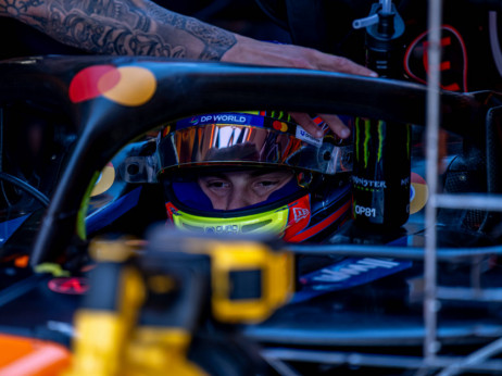 Pjastri vozi za šestu ovosezonsku pobedu, ostali vozači Formule 1 jure njegov "skalp"