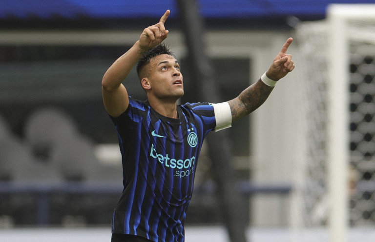 Lautaro Martinez slavi gol