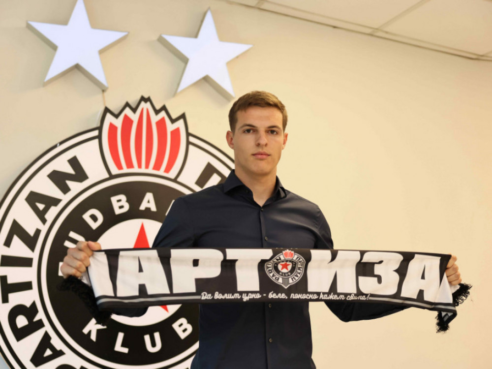 Andrej Kostić na predstavljanju u FK Partizan