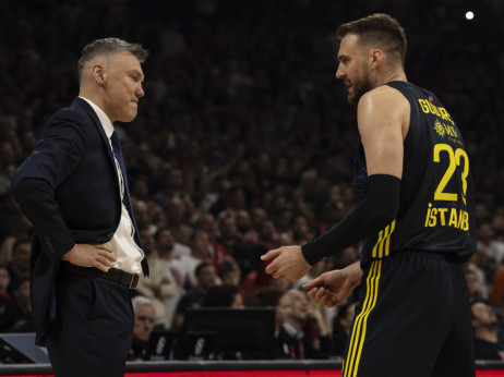 Košarkaši Fenerbahčea osvojili Evroligu, ali i 12. titulu prvaka Turske: Ovacije Guduriću