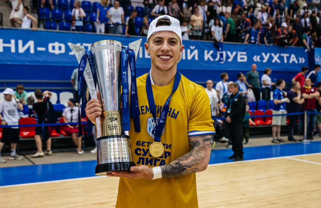 JOvan Lazarević za peharom