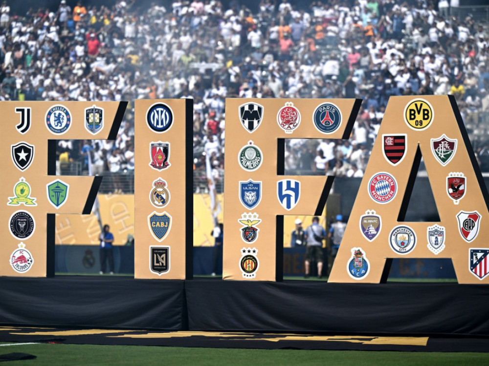 Logo FIFA, sa grbovima svih učesnika Svetskog klupskog prvenstva