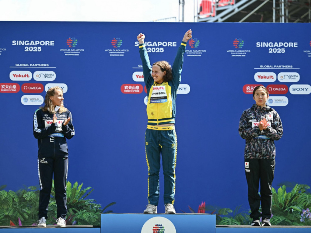 Moeša Džonson, australijska plivačica, na vrhu pobedničkog postolja