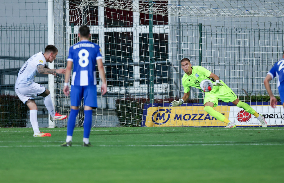 Stefan Tomović postiže gol iz penala